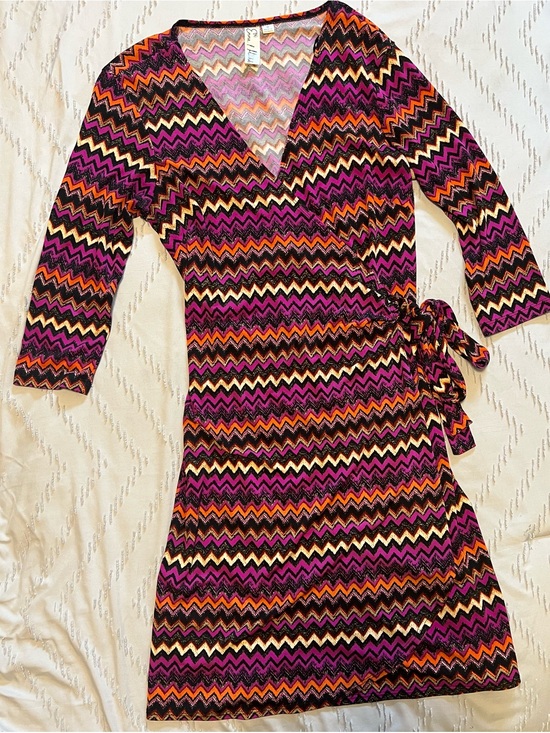 Emma & Michele Dresses & Skirts - Emma & Michele Multicolor Chevron Wrap Dress Size M